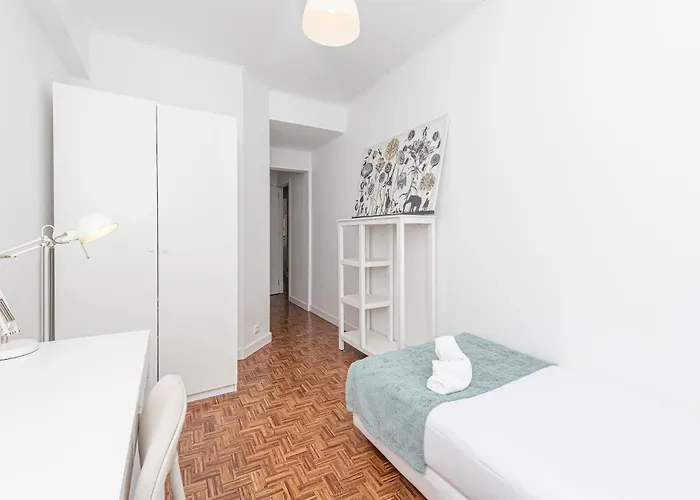 דירה Houze Spacious Near Marques De Pombal *
